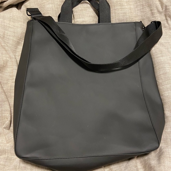NWT RAINS Tote Crossbody - Picture 4 of 6